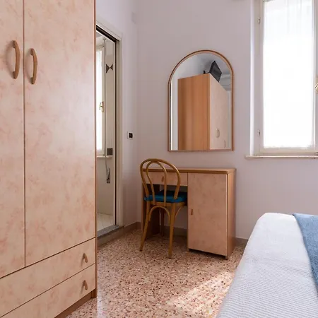 Hotel Greta B&B Rimini Buitenkant foto